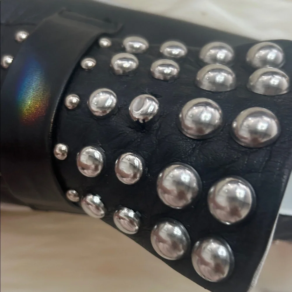 Black Leather Studded Women's Slip-On Sneakers high end Sz 7